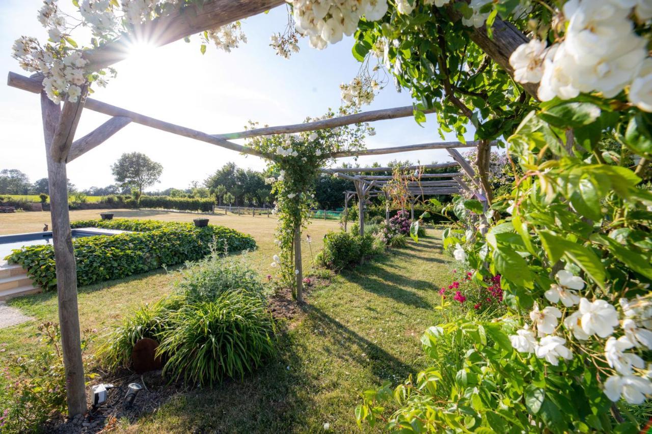 Au Manoir Des Loges Bed & Breakfast Quettreville-sur-Sienne Exterior photo